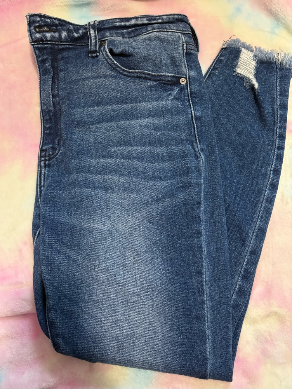 KanCan jeans with stylish rough hem